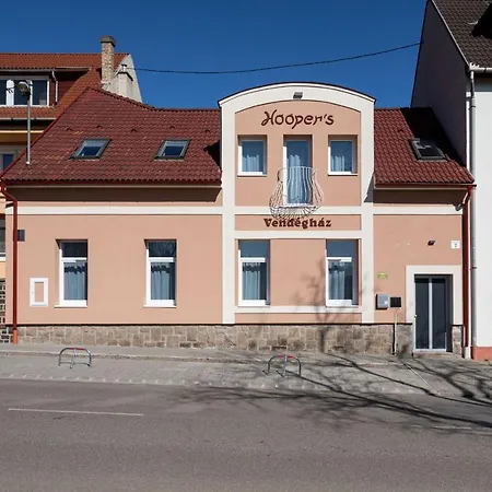 Hooper's Vendeghaz بيت ضيافة 3*