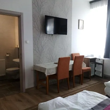 Hooper's Vendeghaz 3*