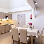 Hooper's 3* Eger