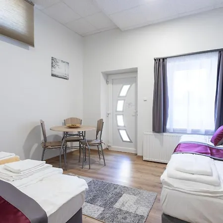 Hooper's 3* Eger