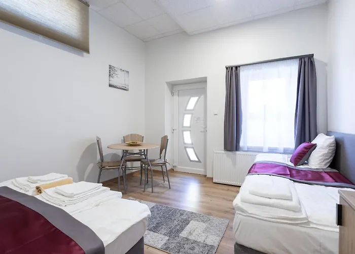 Hooper's 3* Eger
