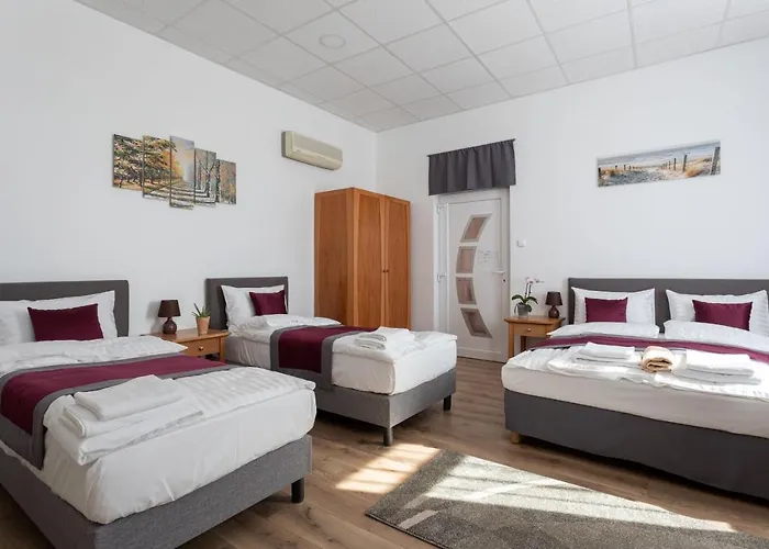 Hooper's 3* Eger